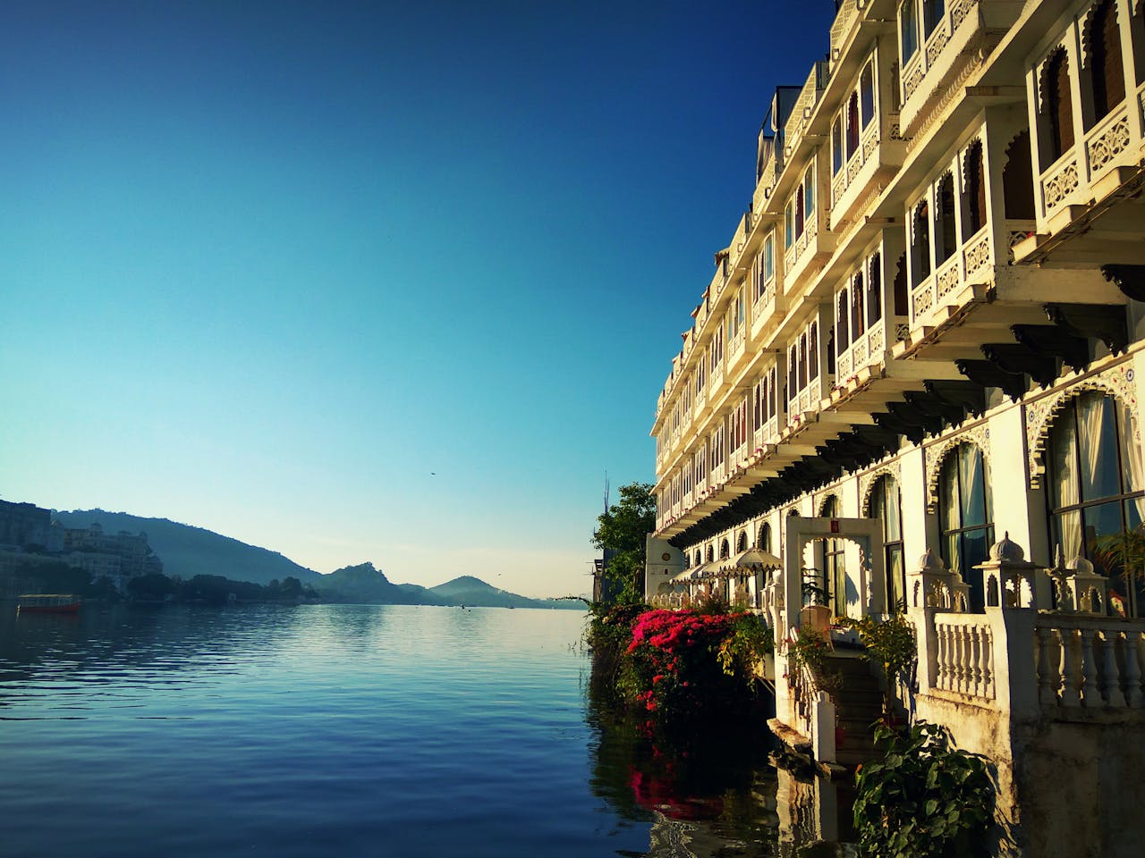 Udaipur lakeside heritage venues—premium CX leadership and partner summits